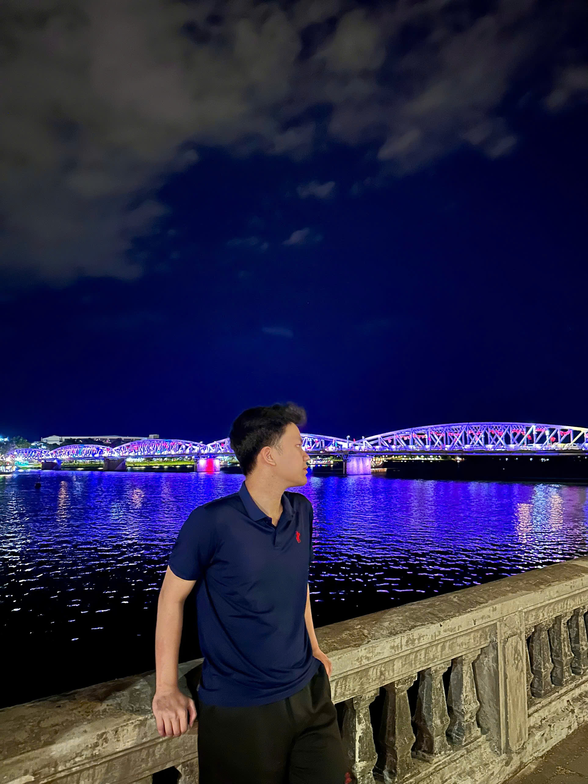Bá Trí đi chơi Huế